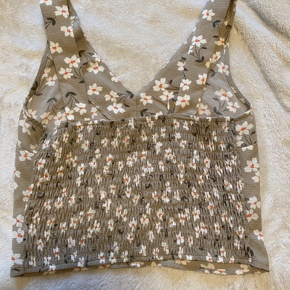 Floral tank - Picture 2 of 3